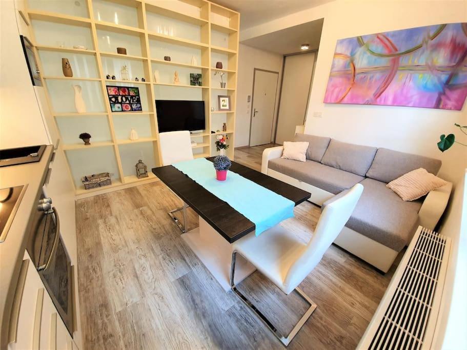 Comfy & Stylish Flat In The City Centre + Parking Bratysława Zewnętrze zdjęcie